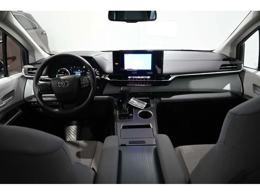 2026 Toyota Sienna LE - Photo 24