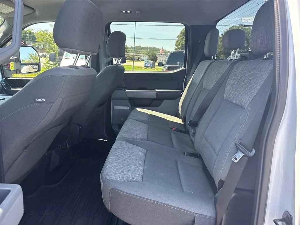 Used 2023 Oxford White Ford XLT image 17