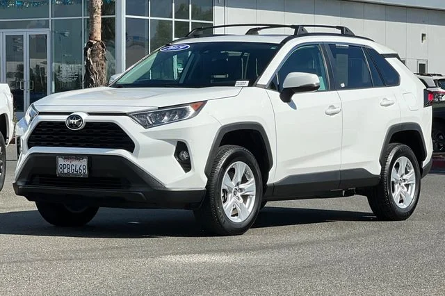 Used 2019 White Toyota XLE image 8