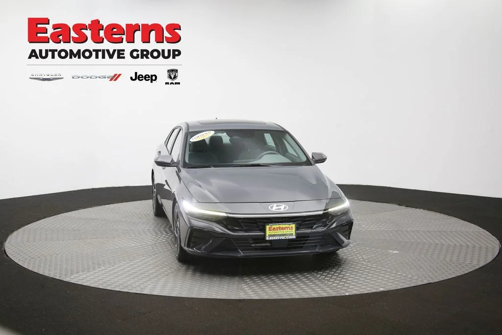 Used 2025 Gray Hyundai SEL Convenience image 52