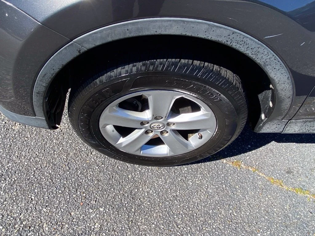 Used 2014 Gray Toyota XLE image 16