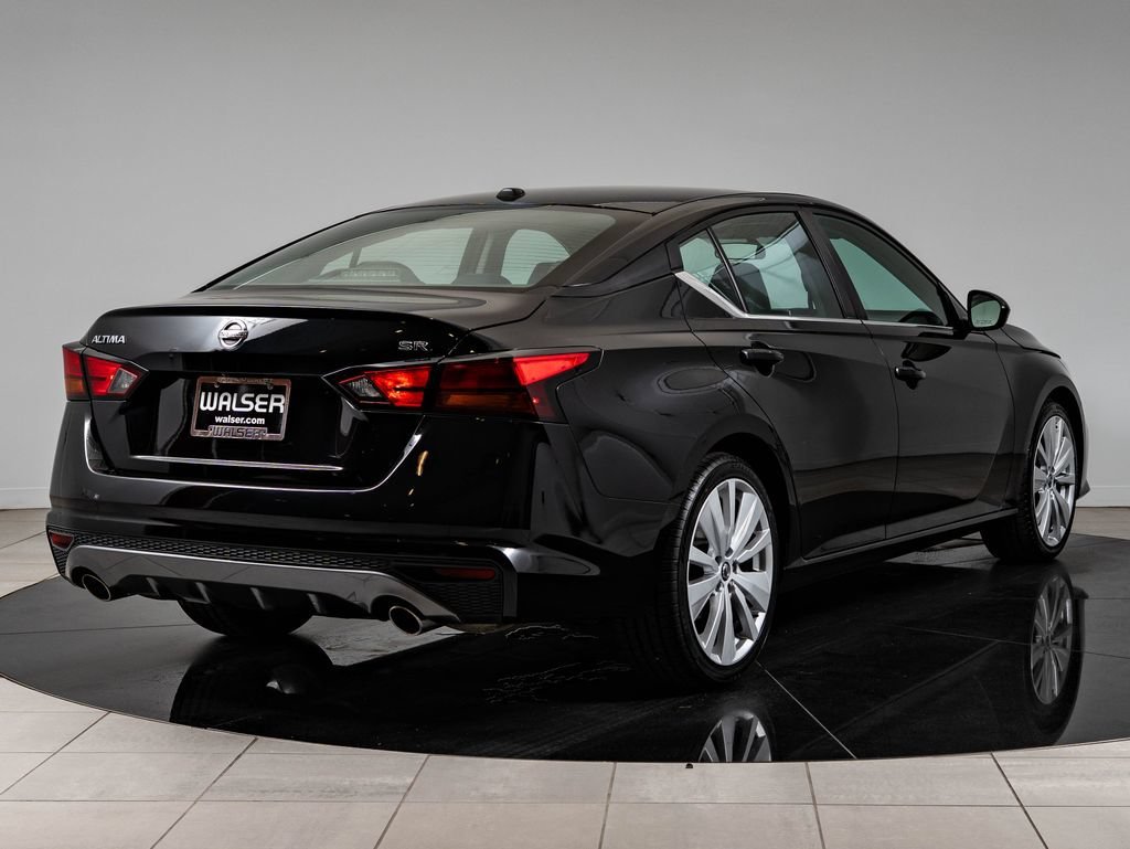 Used 2019 Super Black Nissan 2.5 SR image 10