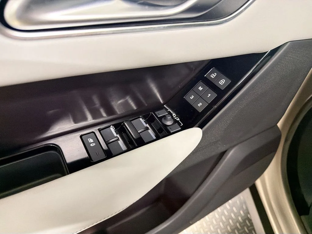 New 2026 Batumi Gold Premium Metallic Land Rover  image 19