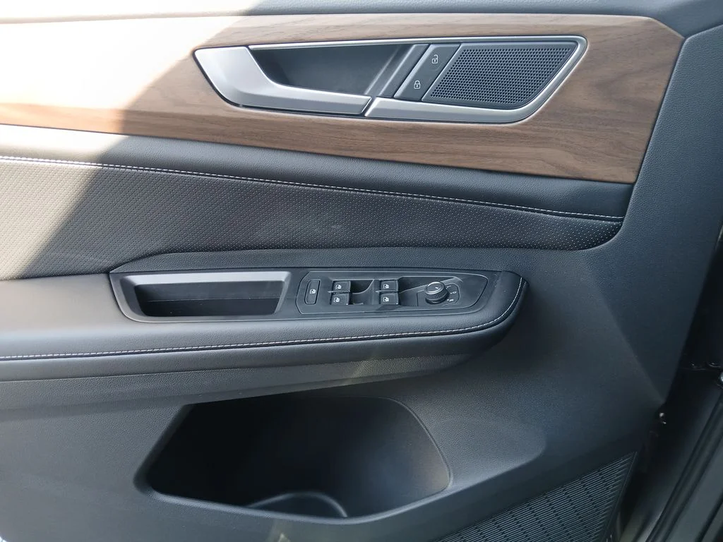 New 2026 Silver Volkswagen 2.0T SE image 11
