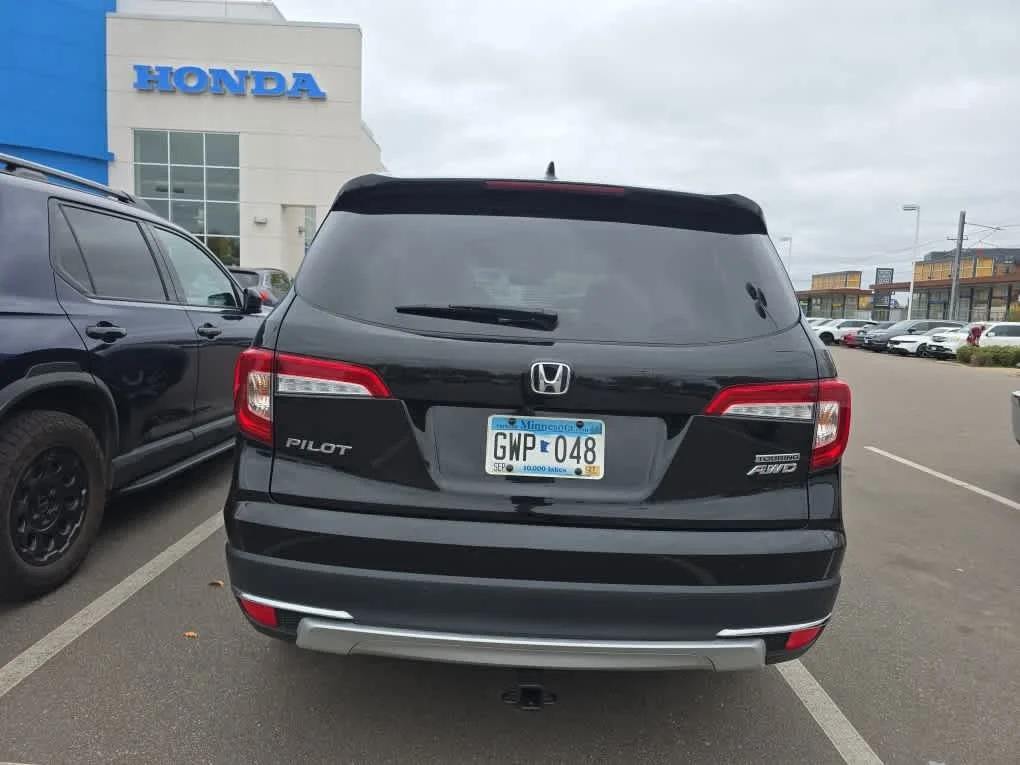 Certified Used 2022 Crystal Black Pearl Honda Touring 7-Passenger image 5