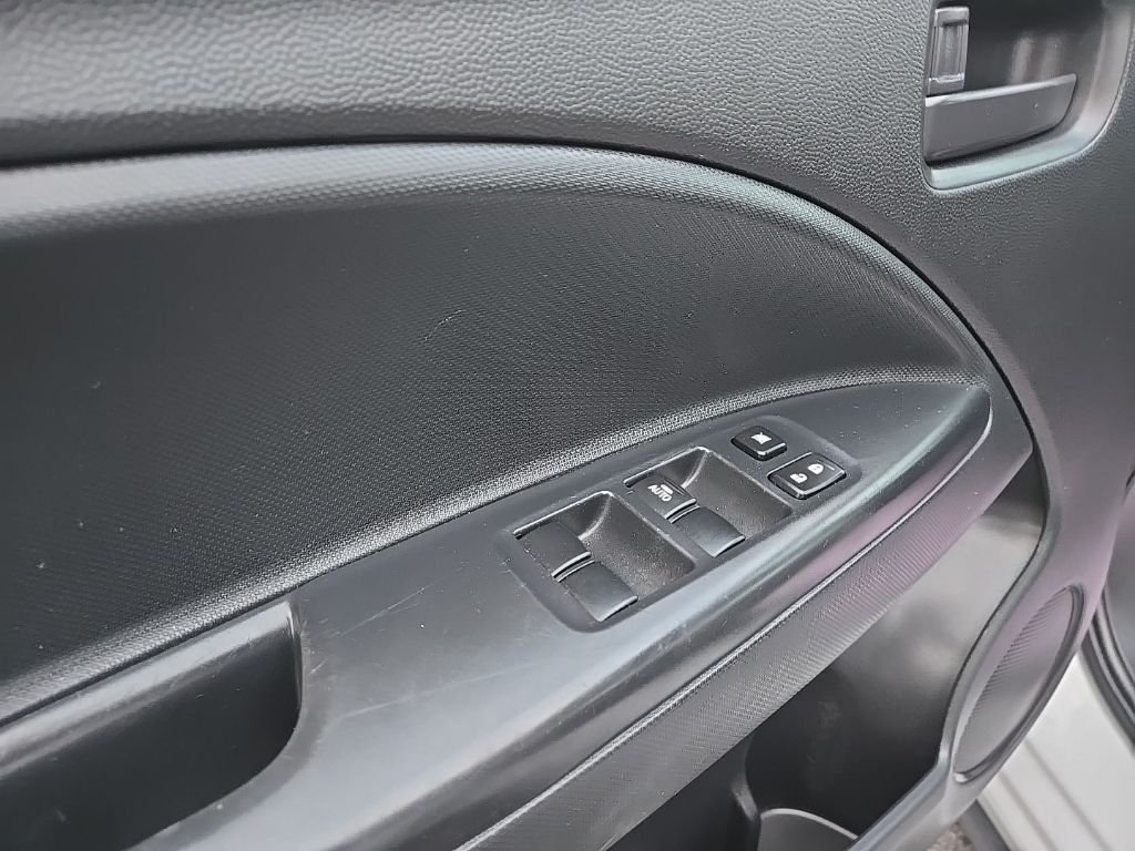 Used 2024  Mitsubishi  image 14