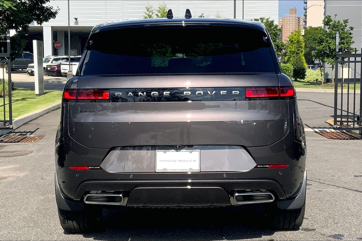 New 2026 Charente Grey Land Rover Dynamic SE image 4