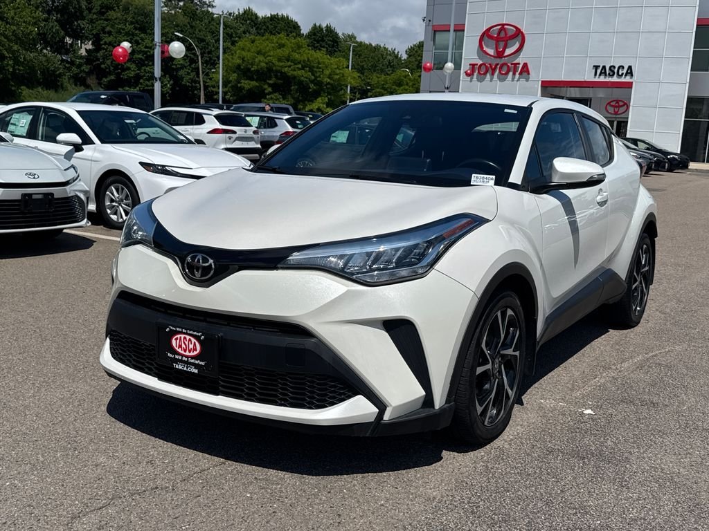 Certified Used 2020 White Toyota XLE image 3
