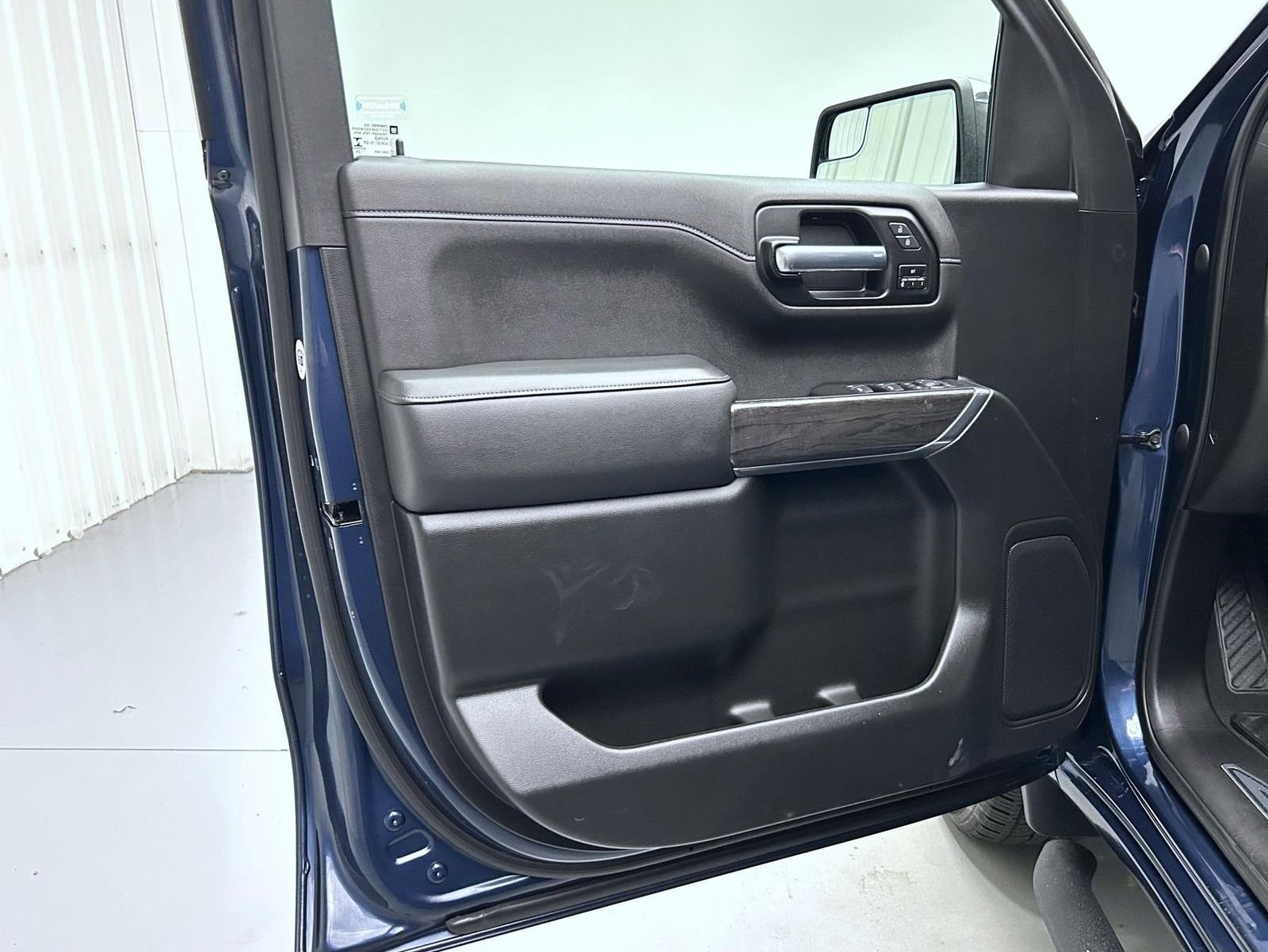 Used 2020 Blue Chevrolet LTZ image 9