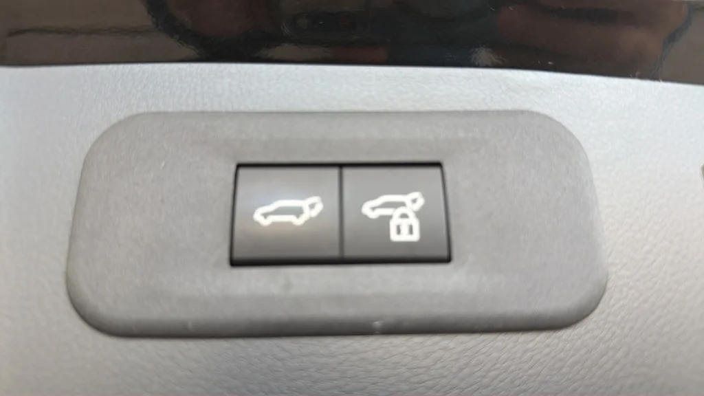 Used 2025 Obsidian Lexus Luxury image 18