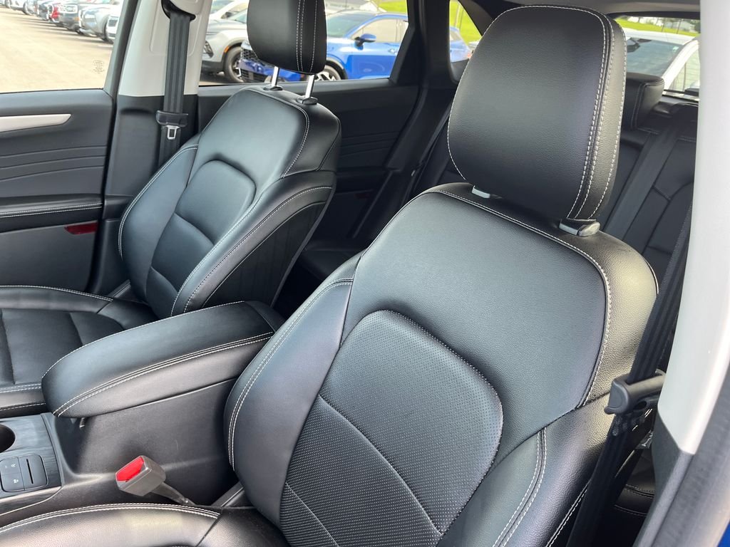 Used 2022 Blue Ford SEL image 12