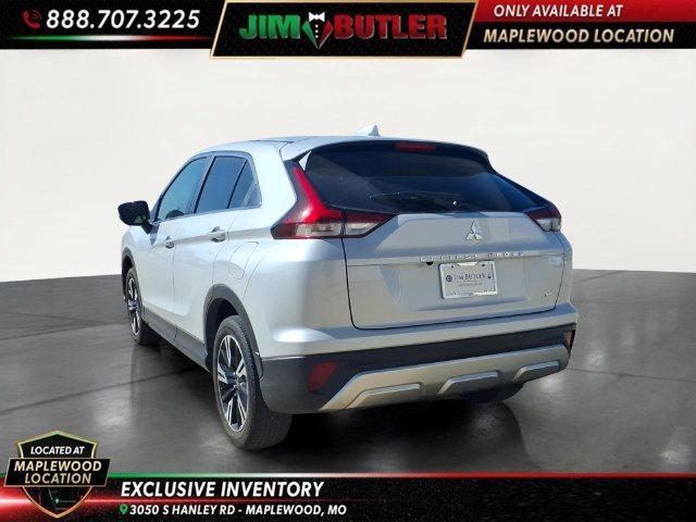 Used 2025  Mitsubishi SE image 2