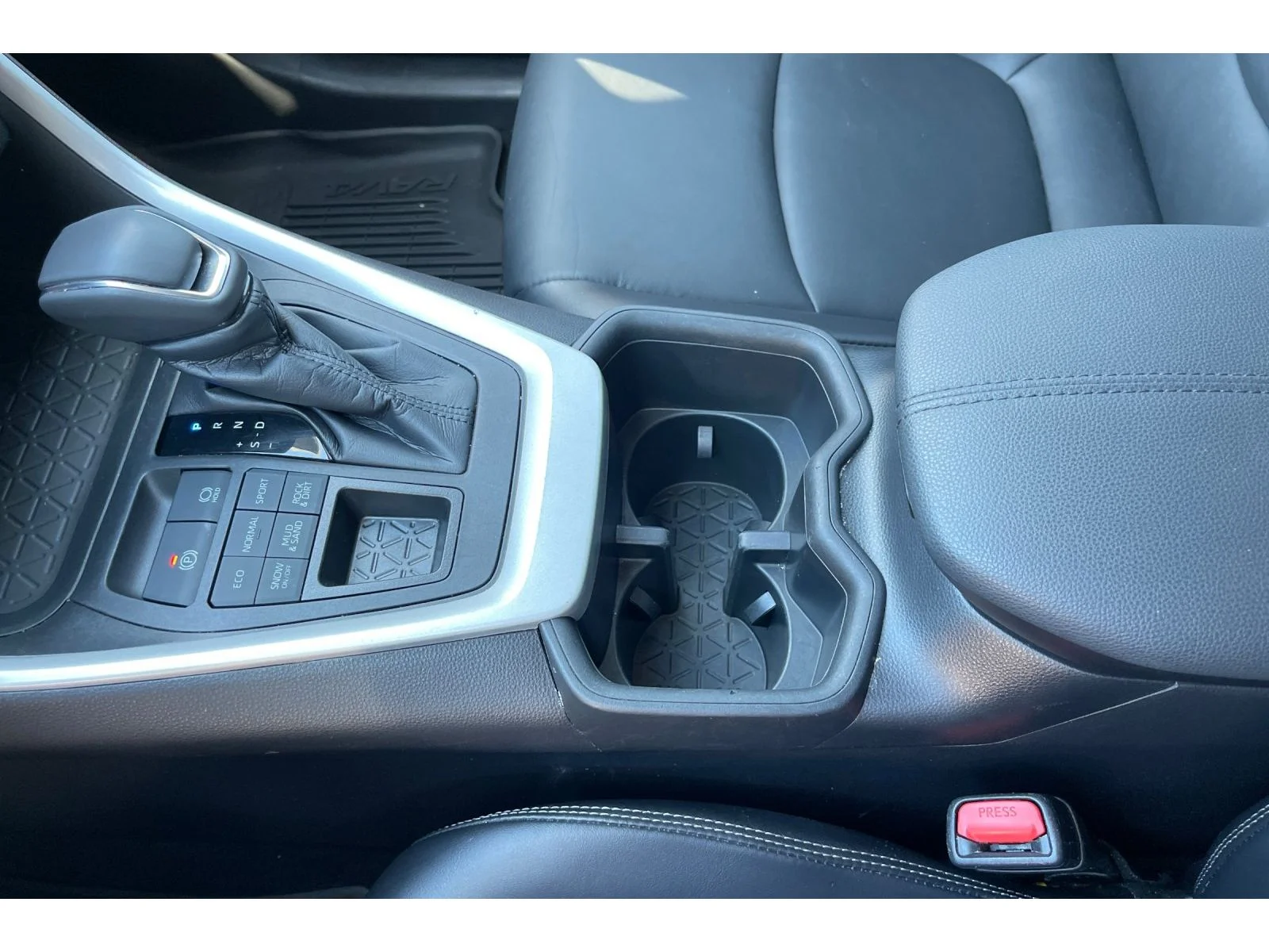 Used 2022 Lunar Rock Toyota XLE Premium image 32