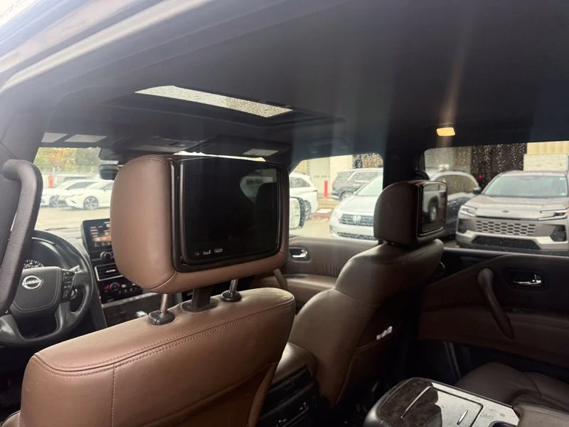 Used 2022 Gray Nissan Platinum image 9