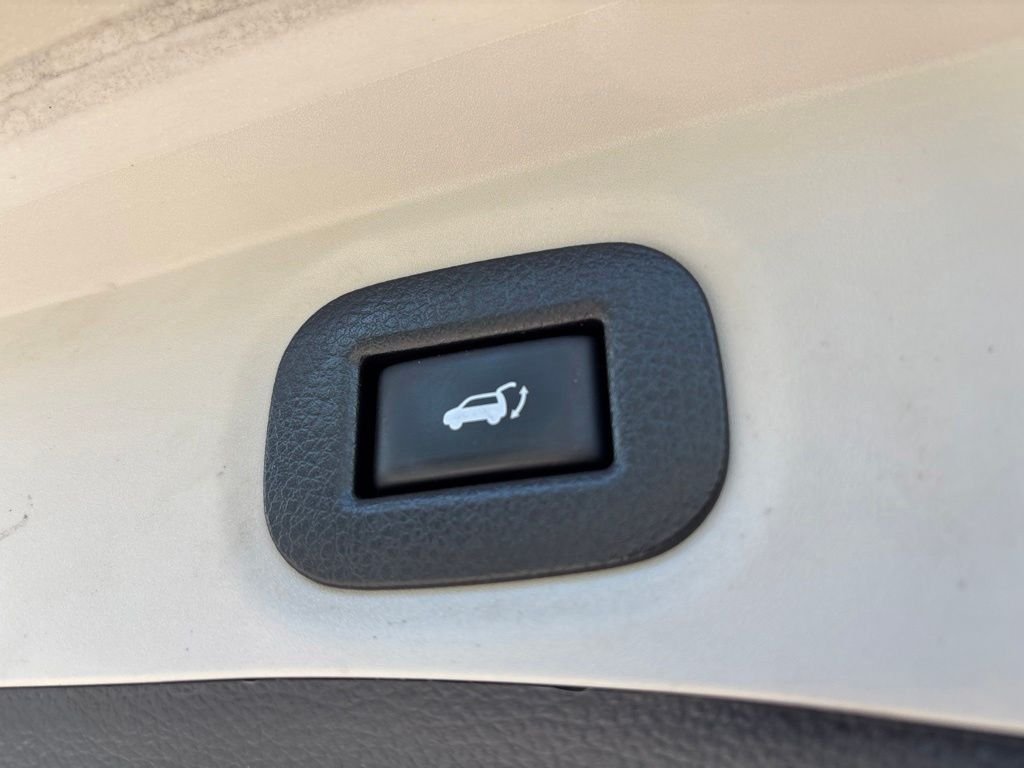 Used 2018 White Nissan SV image 14