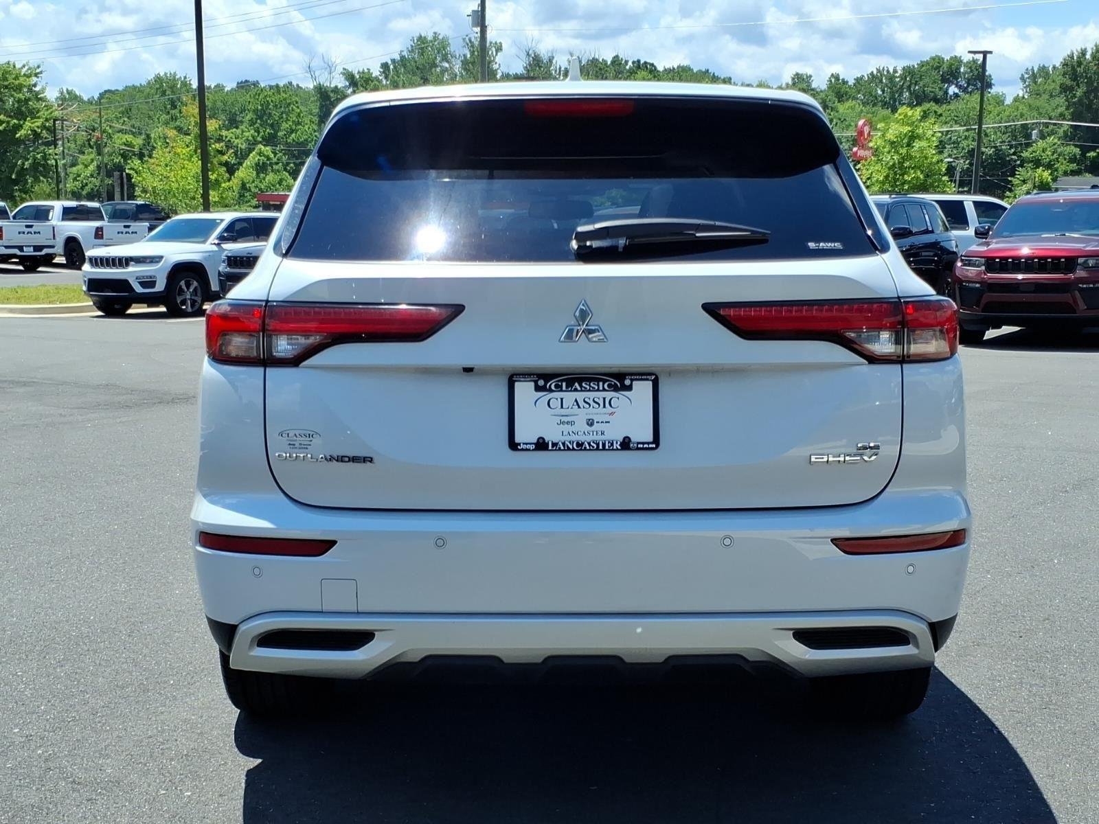 Used 2024 Alloy Silver Metallic Mitsubishi SE image 18