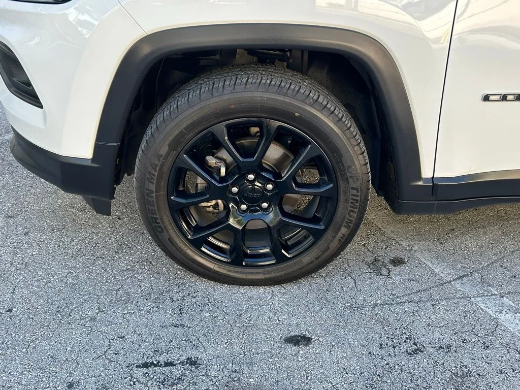 Certified Used 2022 White Jeep Latitude Lux image 28