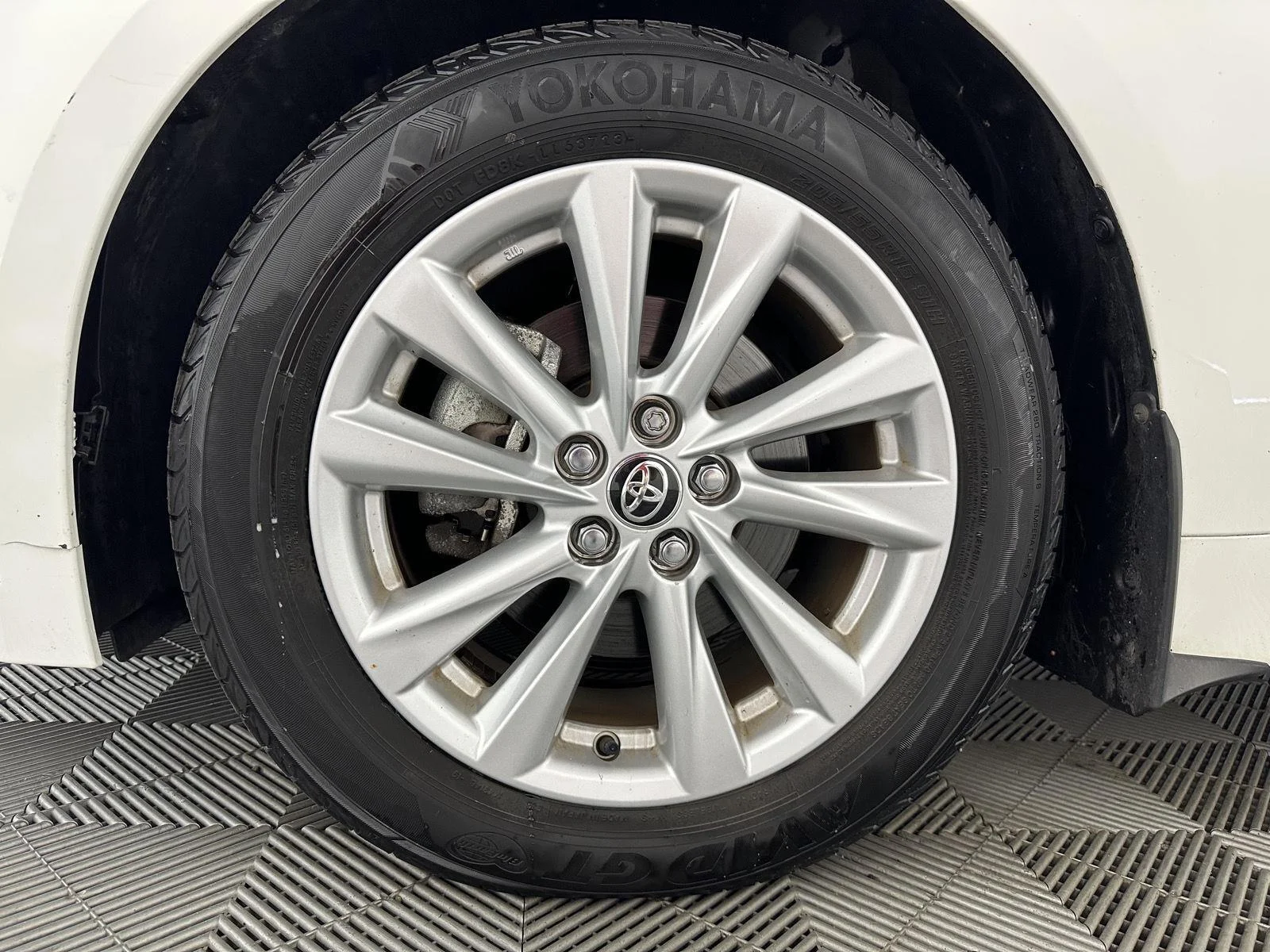 Used 2024 Ice Cap Toyota SE image 13