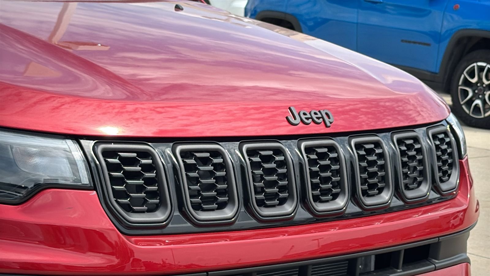 New 2026 Red Hot Pearlcoat Jeep Latitude image 3