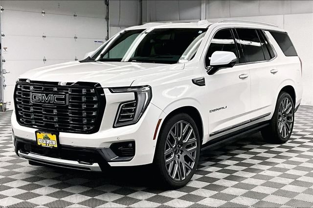 Used 2025 White Frost Tricoat GMC Denali Ultimate image 12