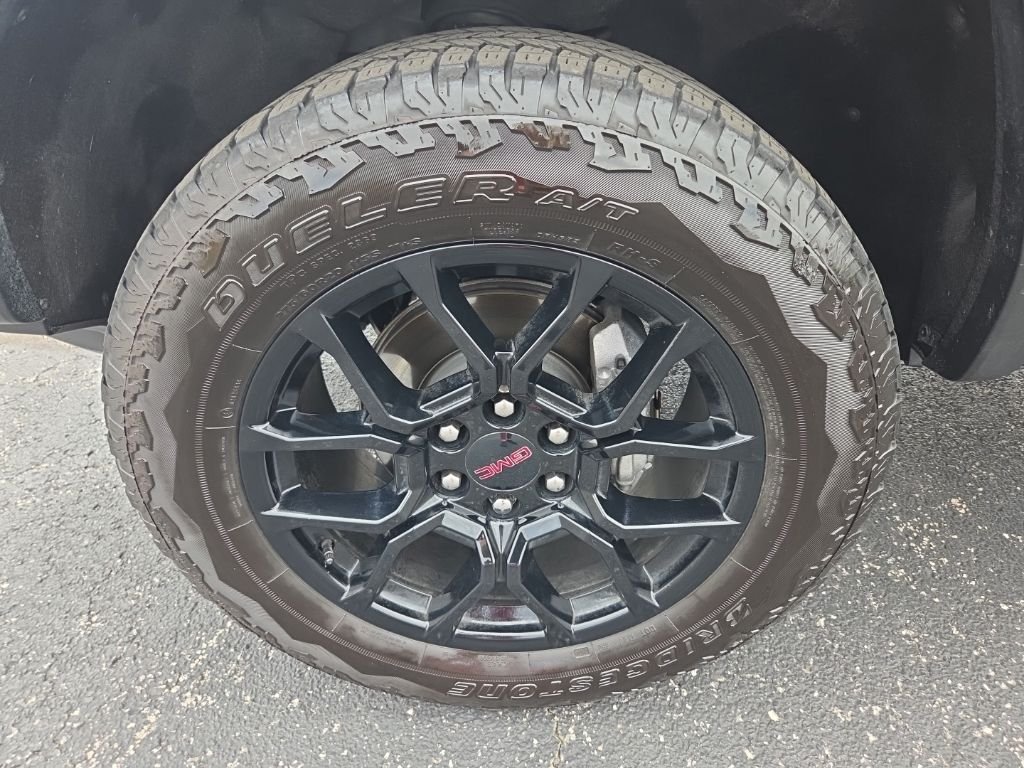 Used 2025 Black GMC Denali image 18