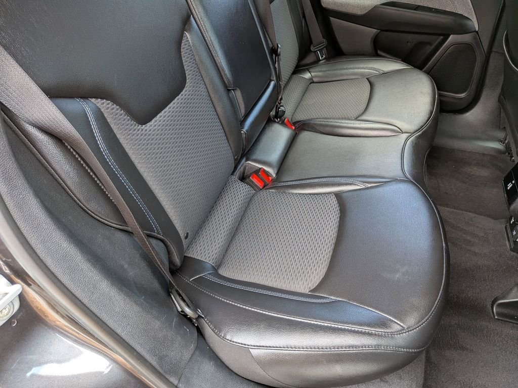 Certified Used 2022 Gray Jeep Latitude image 23