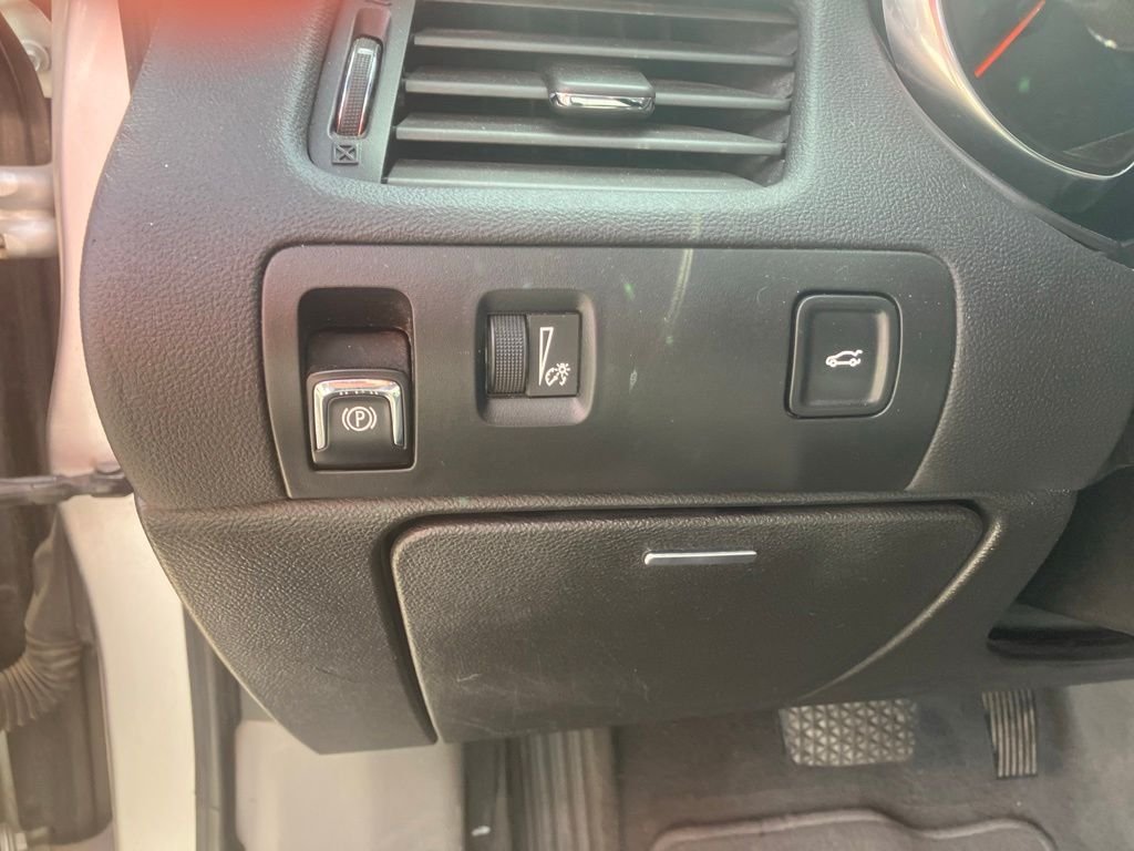 Used 2018 Silver Chevrolet LT image 12