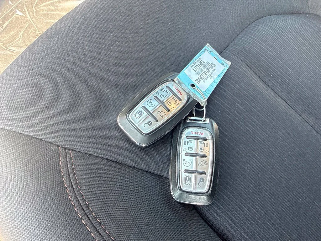 Used 2019 Gray Chrysler Touring Plus image 31