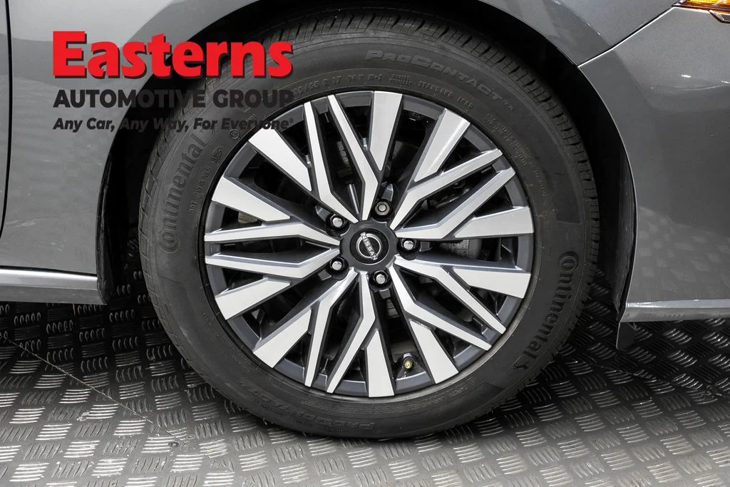 Used 2025 Gray Nissan 2.5 SV image 31