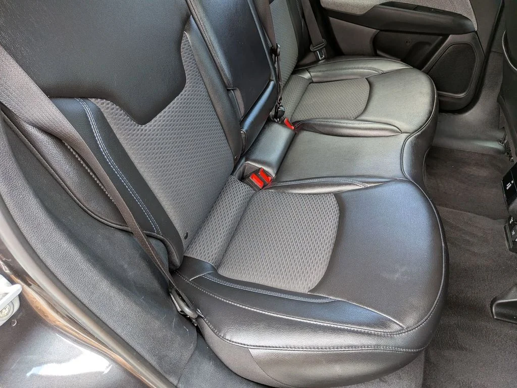 Used 2022 Gray Jeep Latitude image 23
