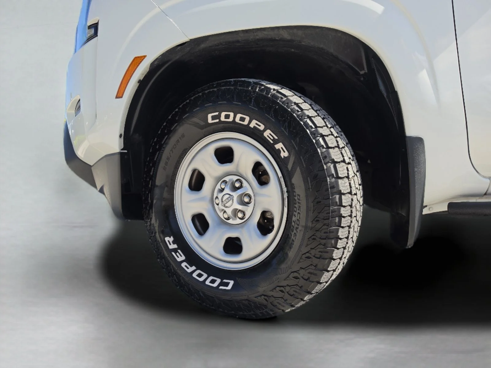 Used 2022 White Nissan S image 37