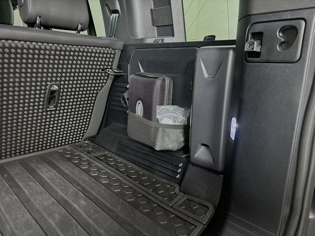 Used 2024  Land Rover S image 26
