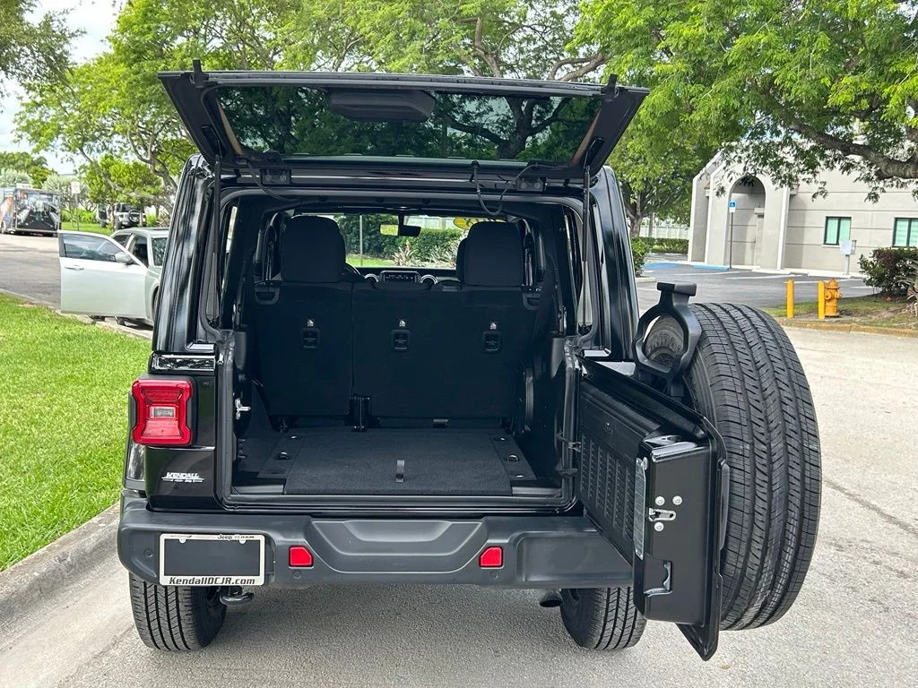 Certified Used 2018 Black Jeep Unlimited Sahara image 39