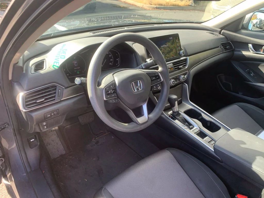 Used 2020 Lunar Silver Metallic Honda LX image 10
