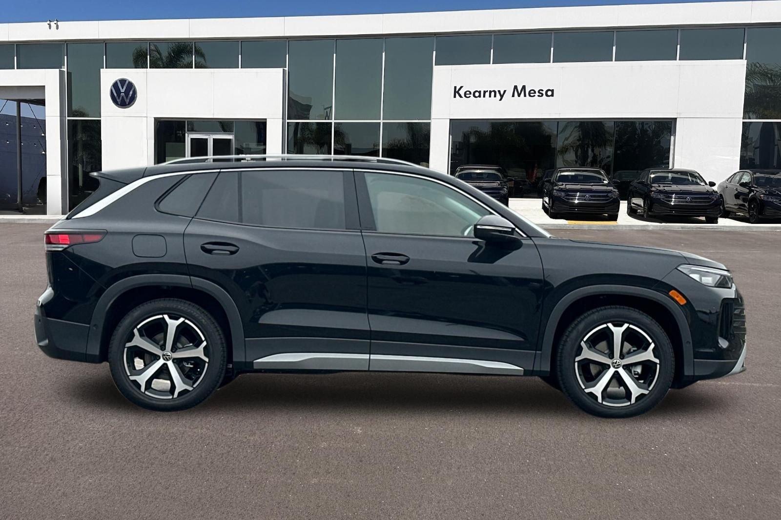 New 2026 Deep Black Pearl Volkswagen 2.0T SE image 3