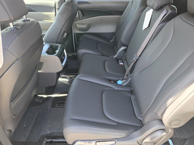 New 2026 Snow White Pearl Kia LXS image 8