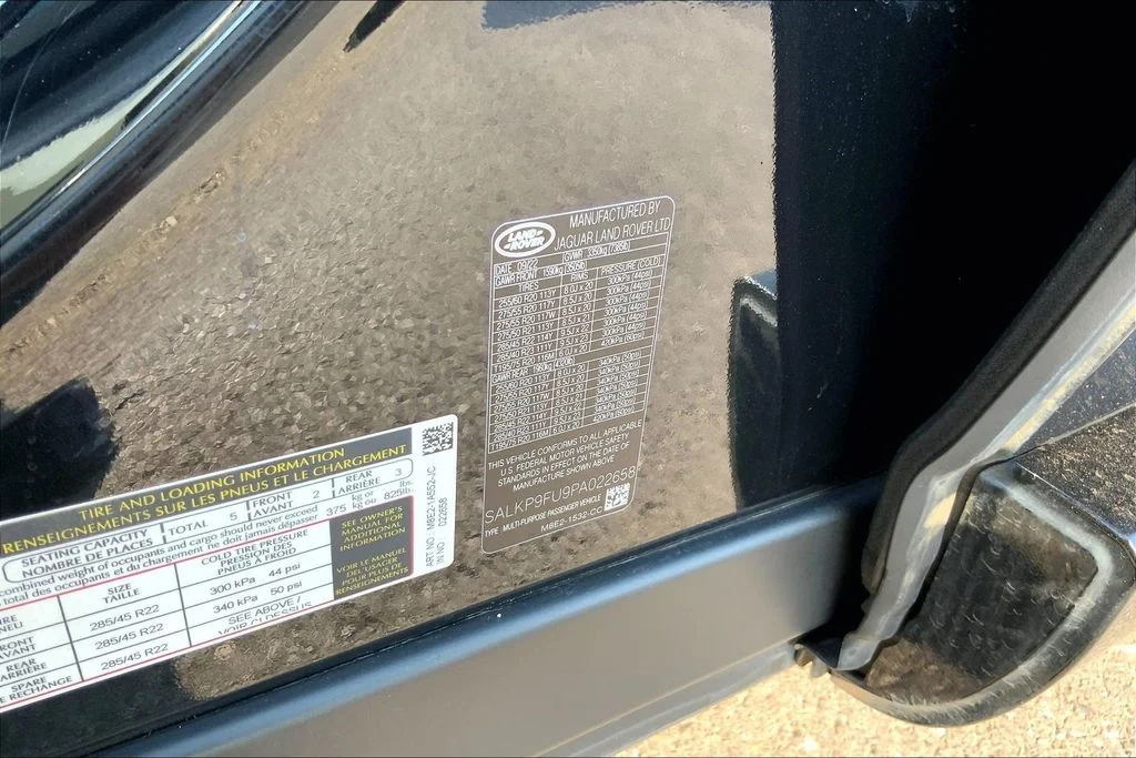 Used 2023 Black Land Rover SE image 18