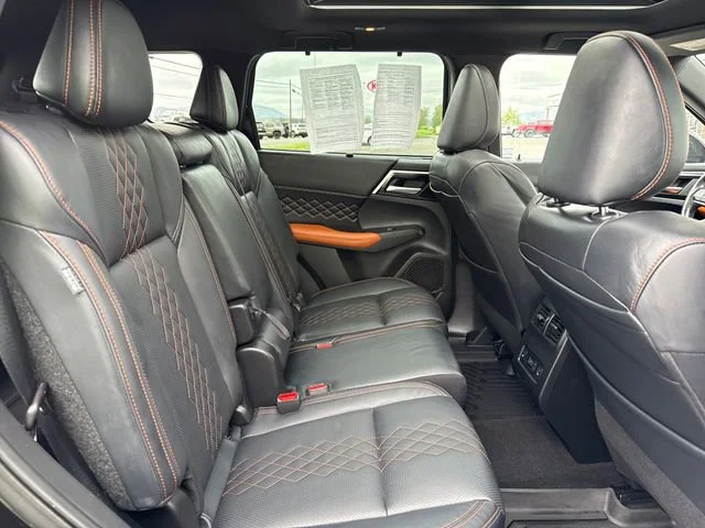 Used 2022  Mitsubishi SEL image 13