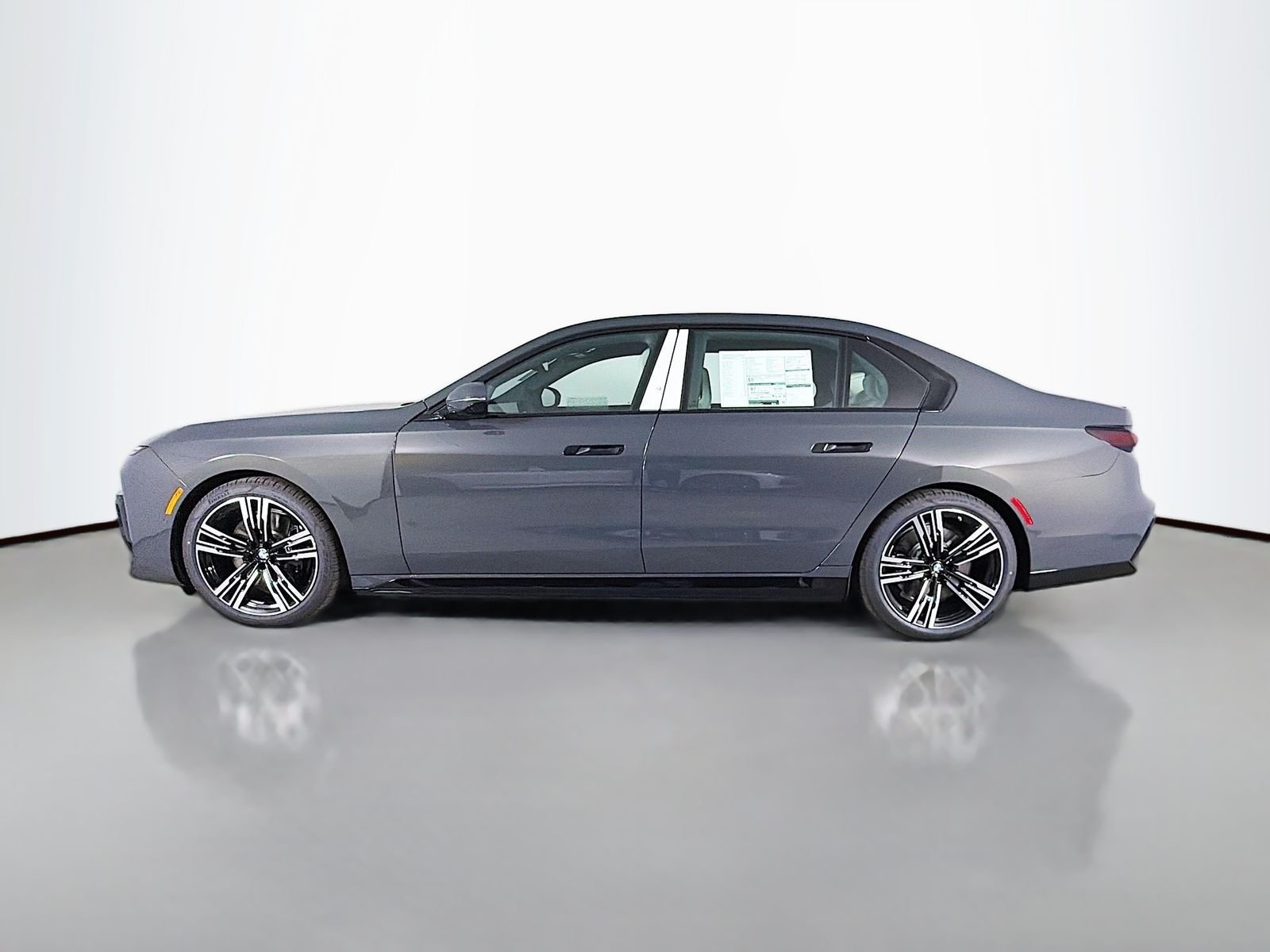 New 2026 Dravit Grey Metallic BMW xDrive60 image 4