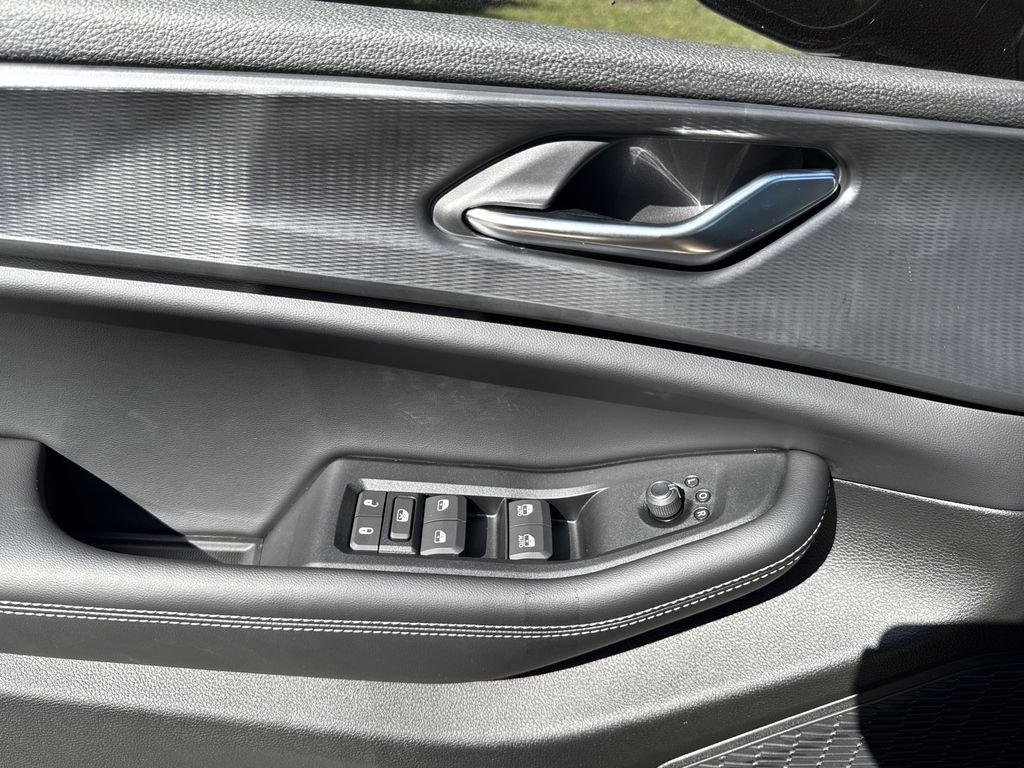 New 2025 Baltic Gray Metallic Clear-Coat Exterior Paint Jeep  image 19