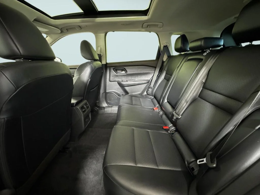 Used 2023 Pearl White Nissan SV image 12