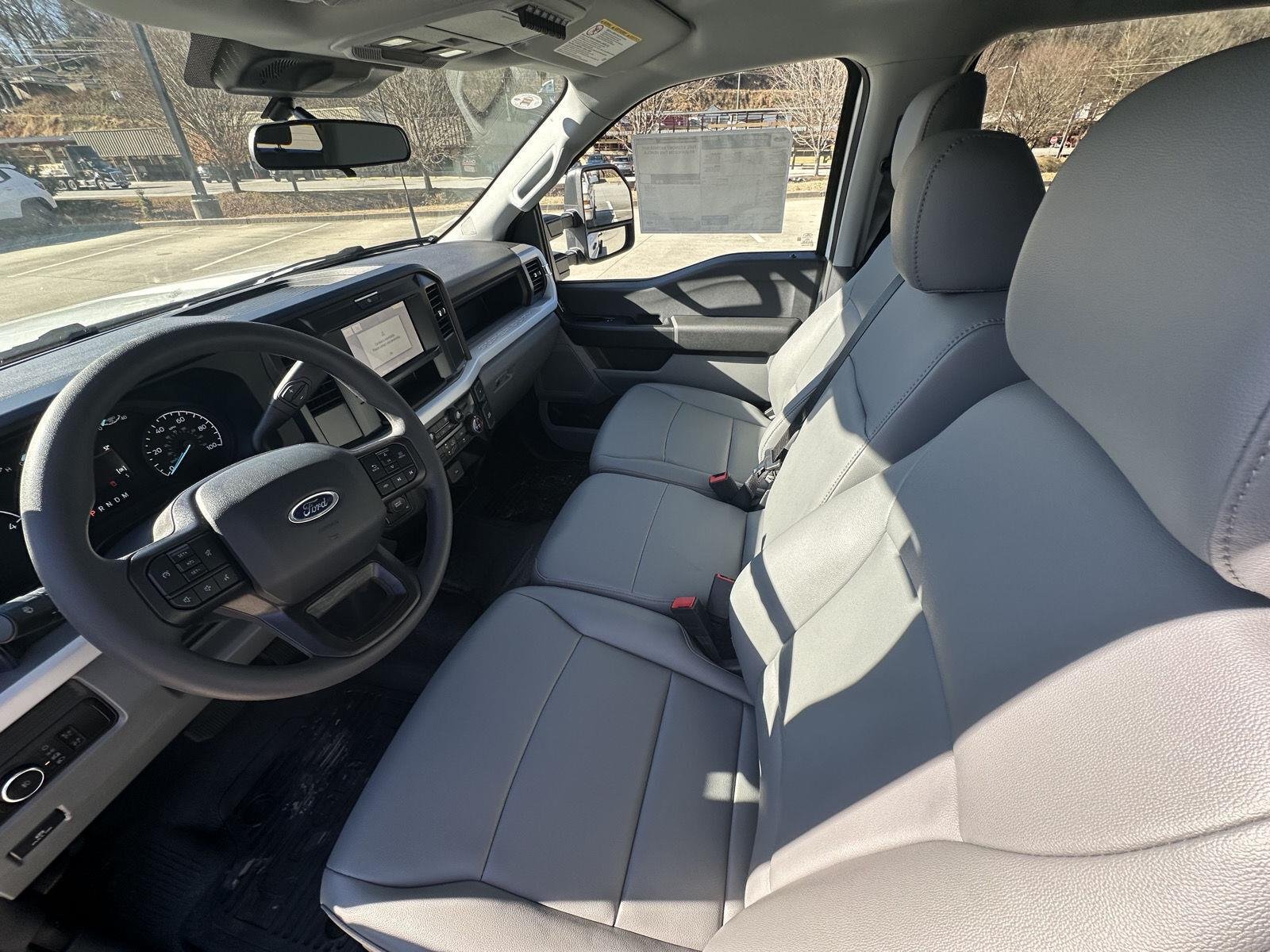 2025 Ford F-550 Super Duty Chassis Cab XL - Photo 10