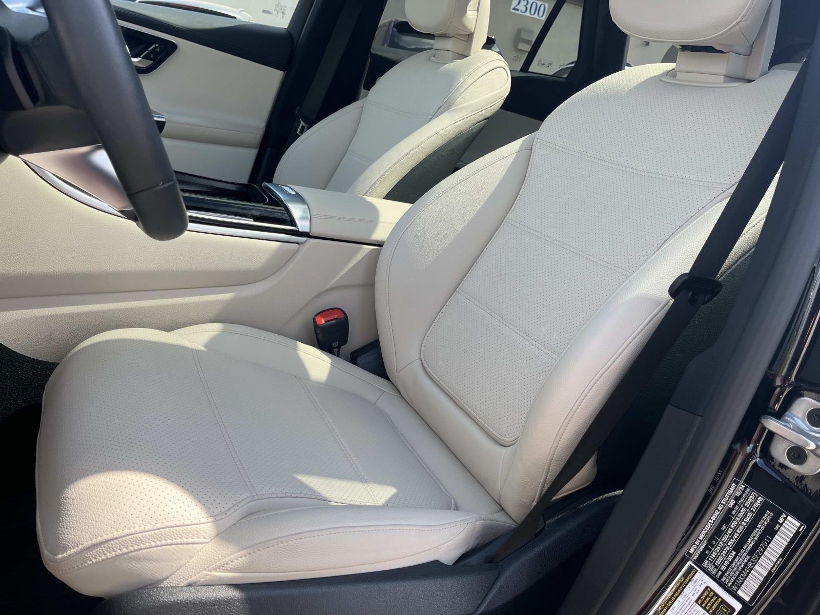 Used 2025 Black Mercedes-Benz GLC 300 image 23