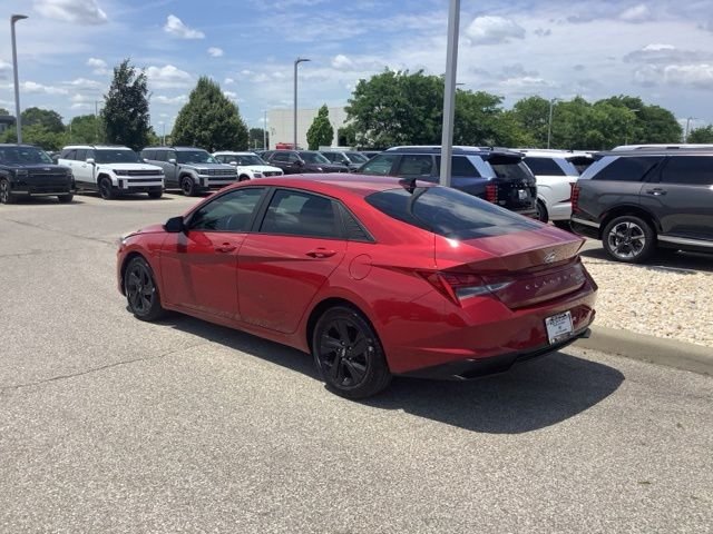 Used 2023 Scarlet Red Hyundai Blue image 3