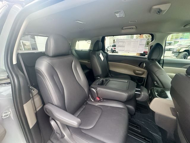 New 2026 Ceramic Silver Kia EX image 29