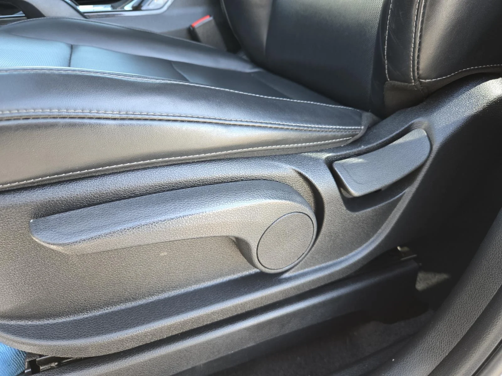 Used 2022 Everlasting Silver Kia LX AWD image 25