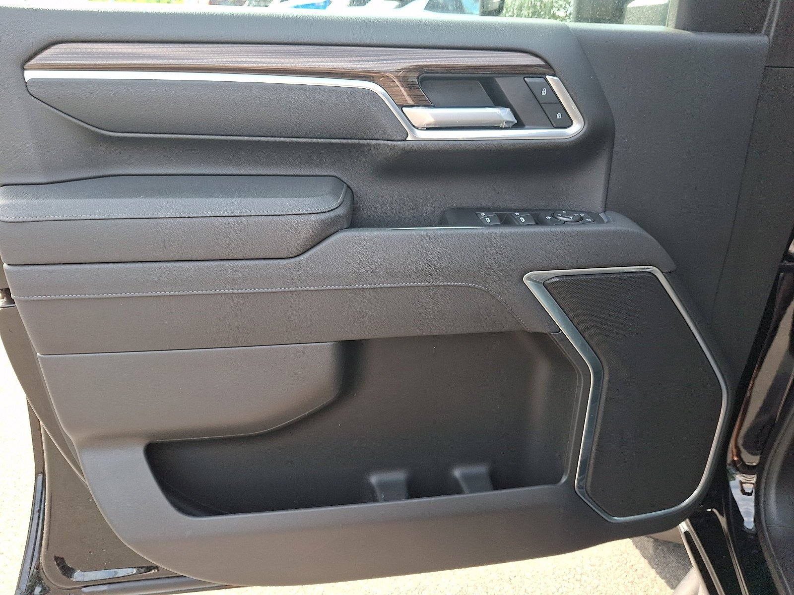 Used 2025 Black Chevrolet LT image 12