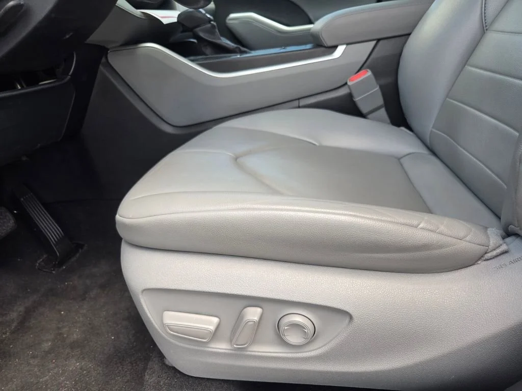 Used 2022 Magnetic Gray Metallic Toyota Hybrid XLE image 13