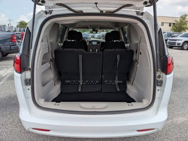 Used 2023 White Chrysler LX image 27