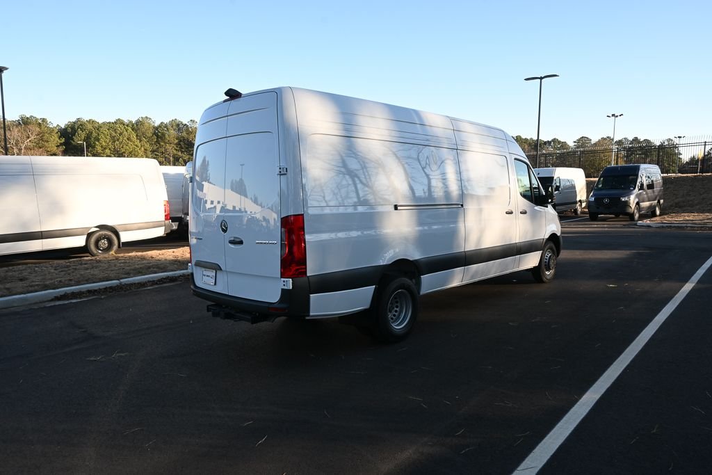 Used 2026 Arctic White Mercedes-Benz Cargo 170 WB image 24